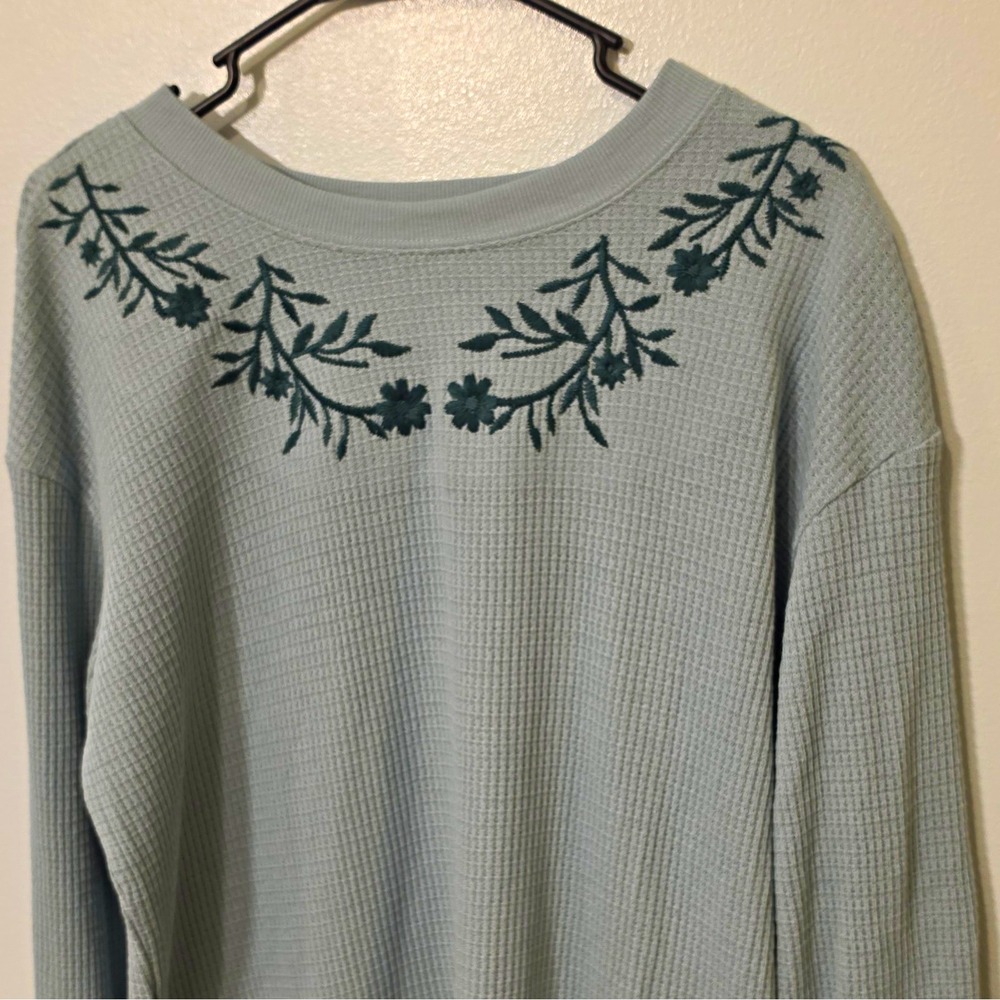 maurices Women's Blue Waffle Knit Floral Embroidered Crewneck Sweatshirt M #278